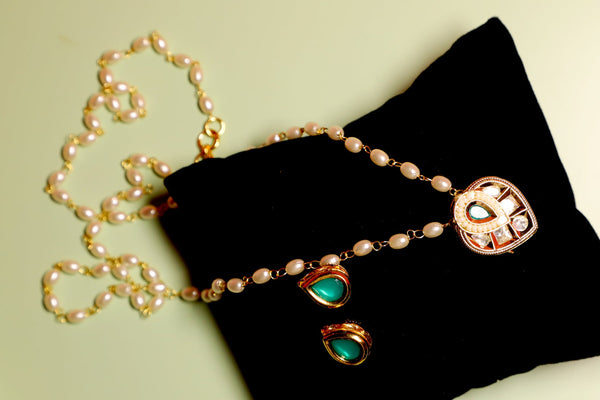 Paan Style Kundan Pendant Sets