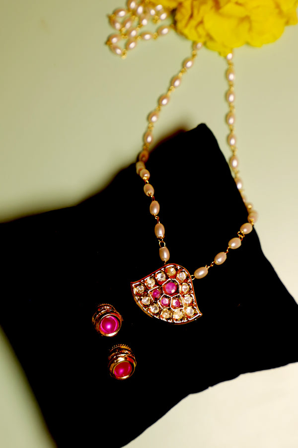 Kundan Meraki Pendant and Studs with Pearl