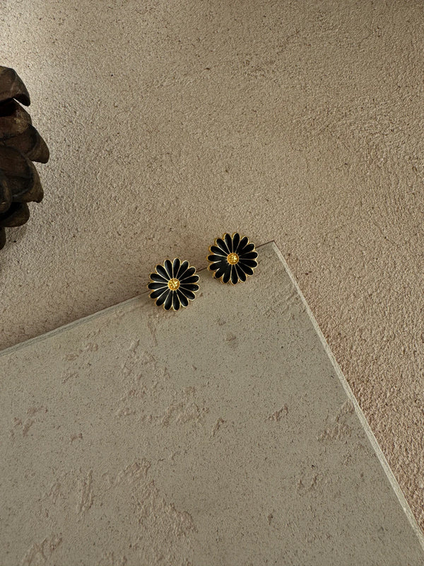 Elegant Flower Design Earrings