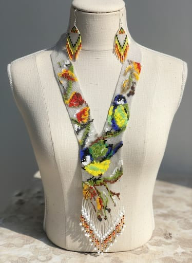 Exclusive Bird Design Beads Neckpiece