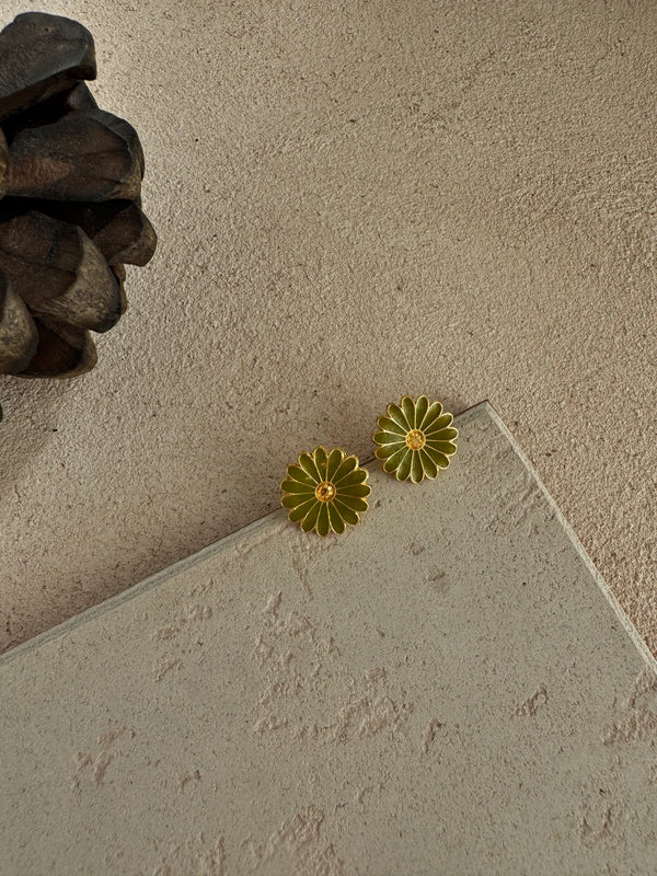 Elegant Flower Design Earrings