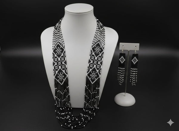 Black & White Beads Necklace