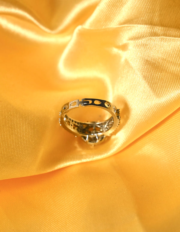 Round Cut Diamond Ring