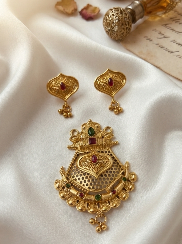 Traditional Gold-Plated Necklace without Chain
