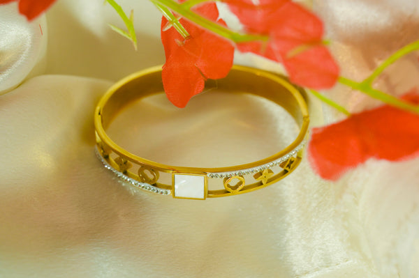 Mother Pearl Diamond Studded Bracelet