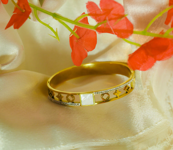 Mother Pearl Diamond Studded Bracelet