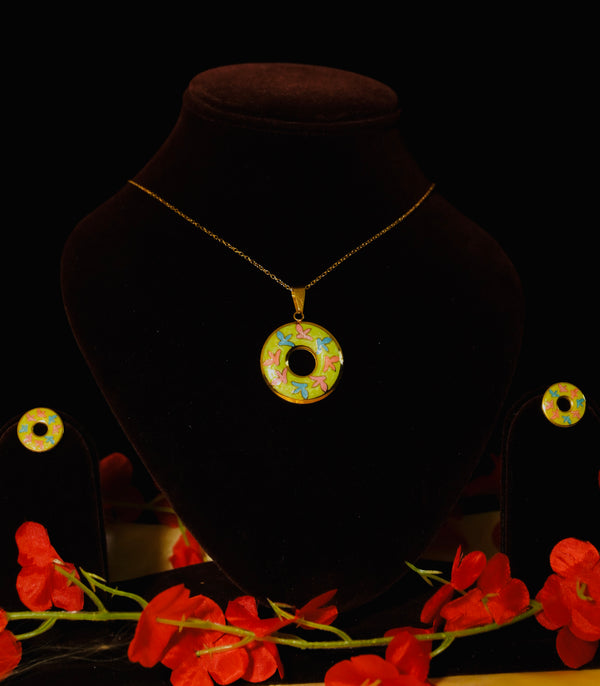 Round Shape Raisin Art Pendant Set