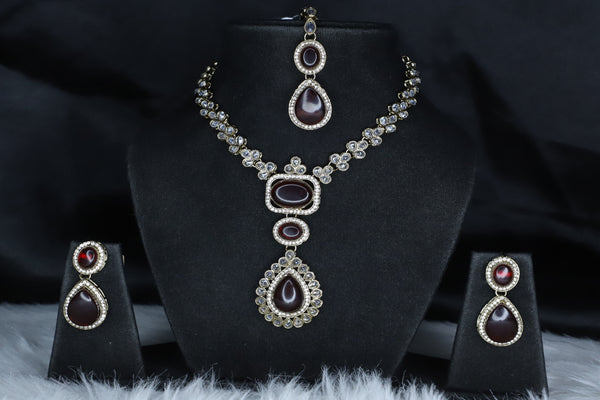 Light Gold Finish Diamond And Stones Kundan Necklace Set
