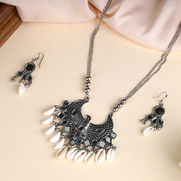 Oxidized Long Necklace with Shell