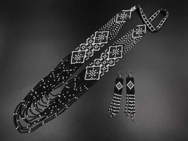 Black & White Beads Necklace
