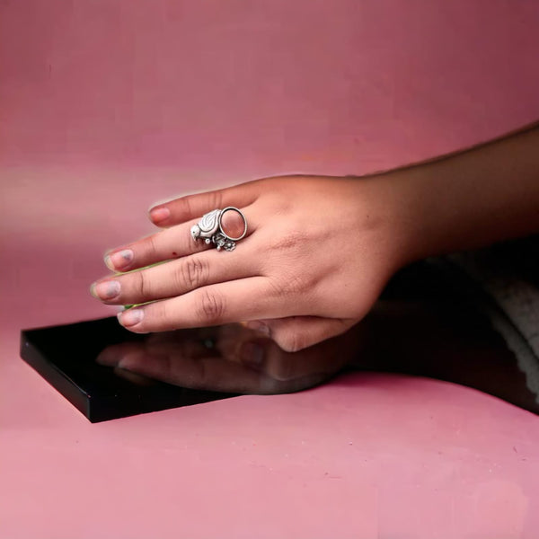 Meraki Sparrow Shape With Stone Oxidized Ring