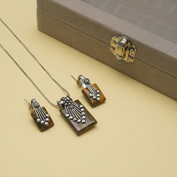 Silver Sandstone Square Style Classy Pendant Set