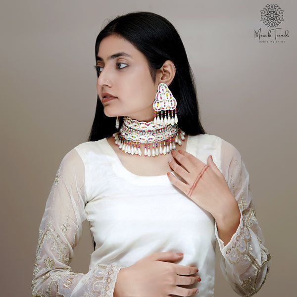 Colorful Beds Choker Set with Shells