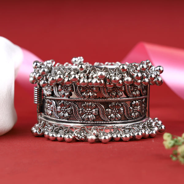 Silver Toned Flower Design Bracelet
