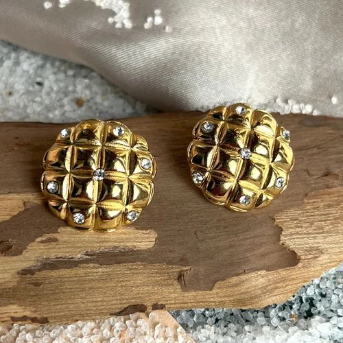 Round Shape Diamond Studded