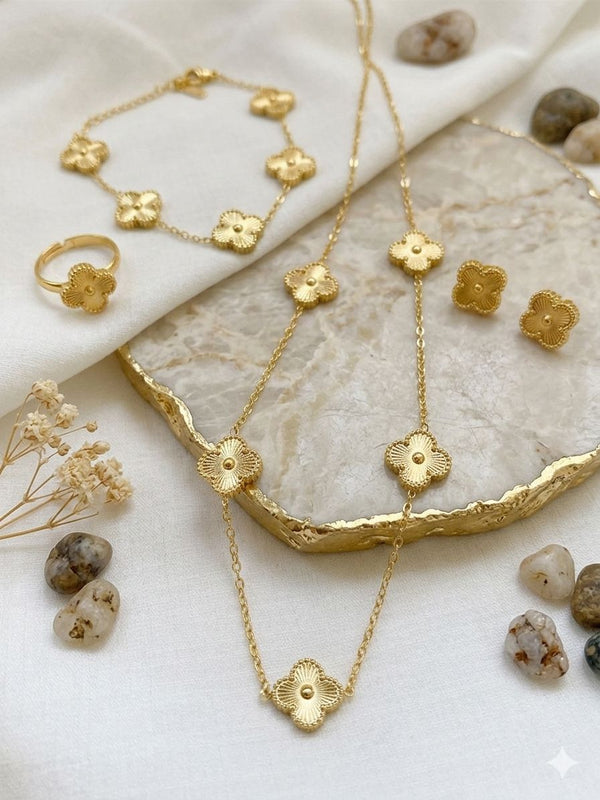 Gold Clover Pendant Set With Bracelet And Ring