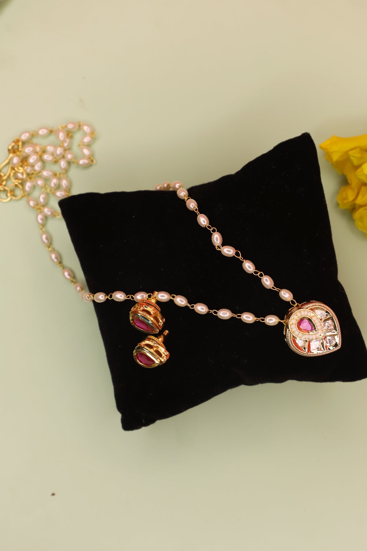 Paan Style Kundan Pendant Sets