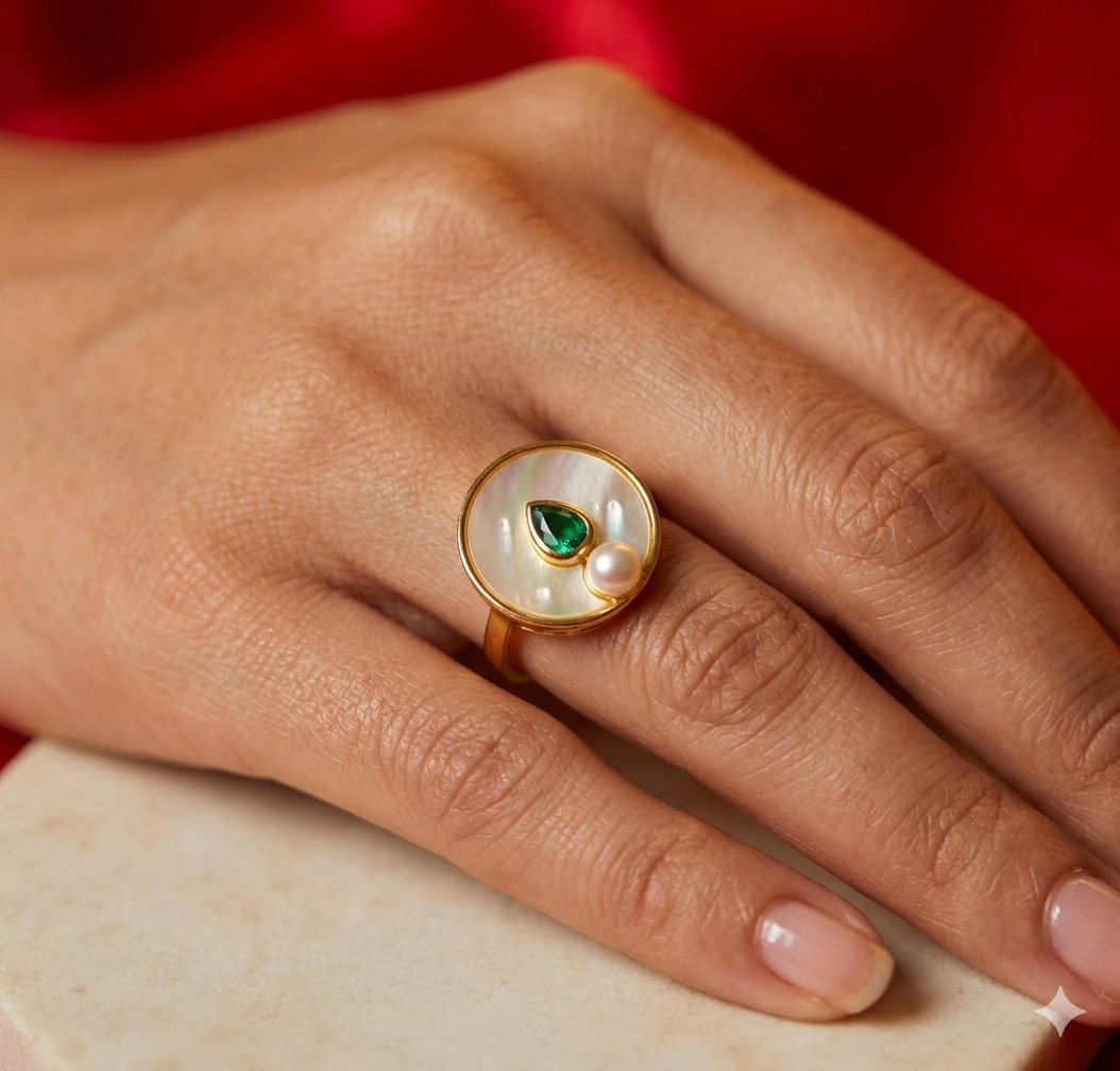 Round Shape Ring With Pearl And Green Stone