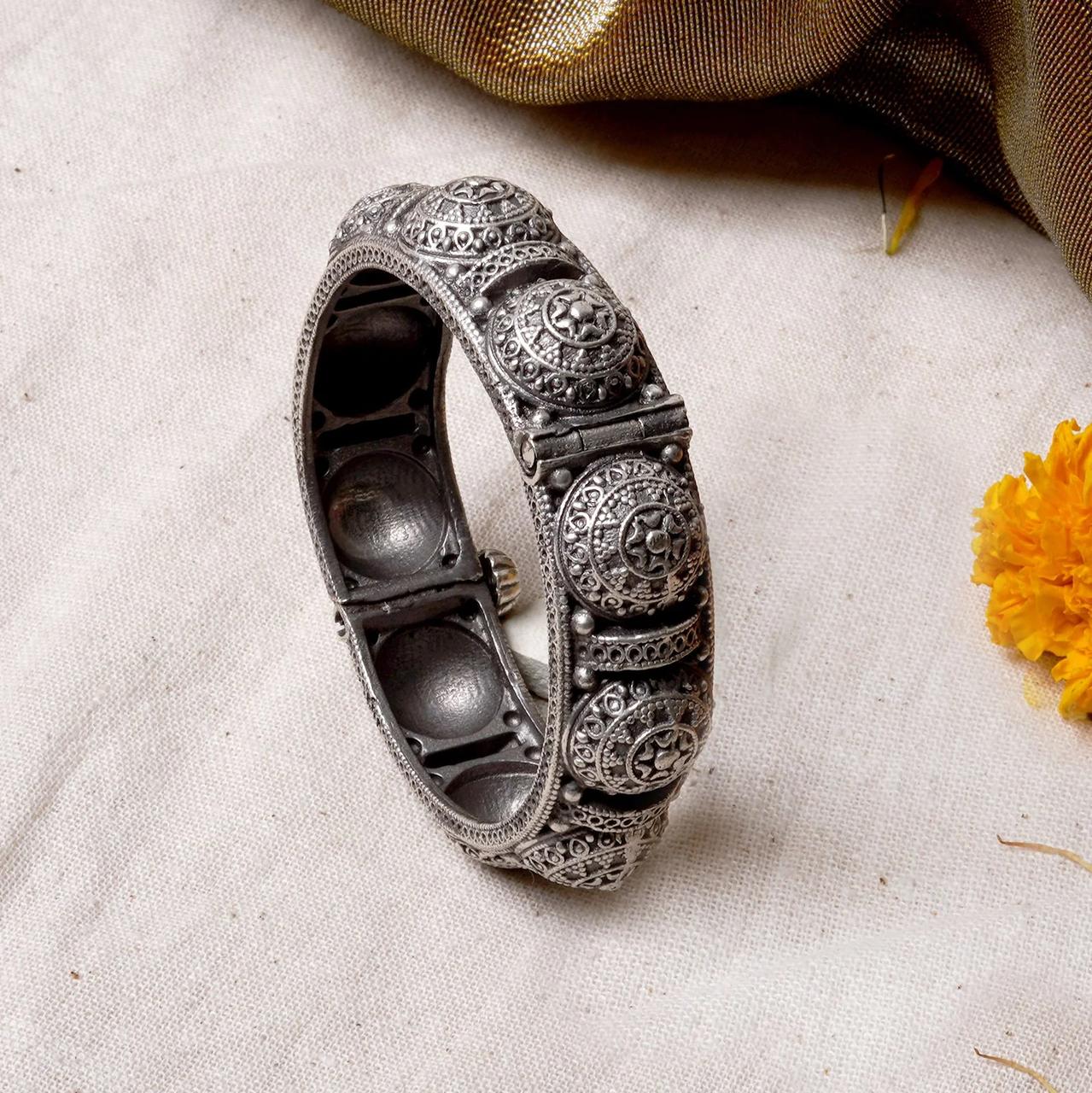 Oxidized Openable Bangle