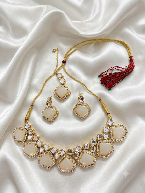 Meraki Kundan Choker with American Diamonds