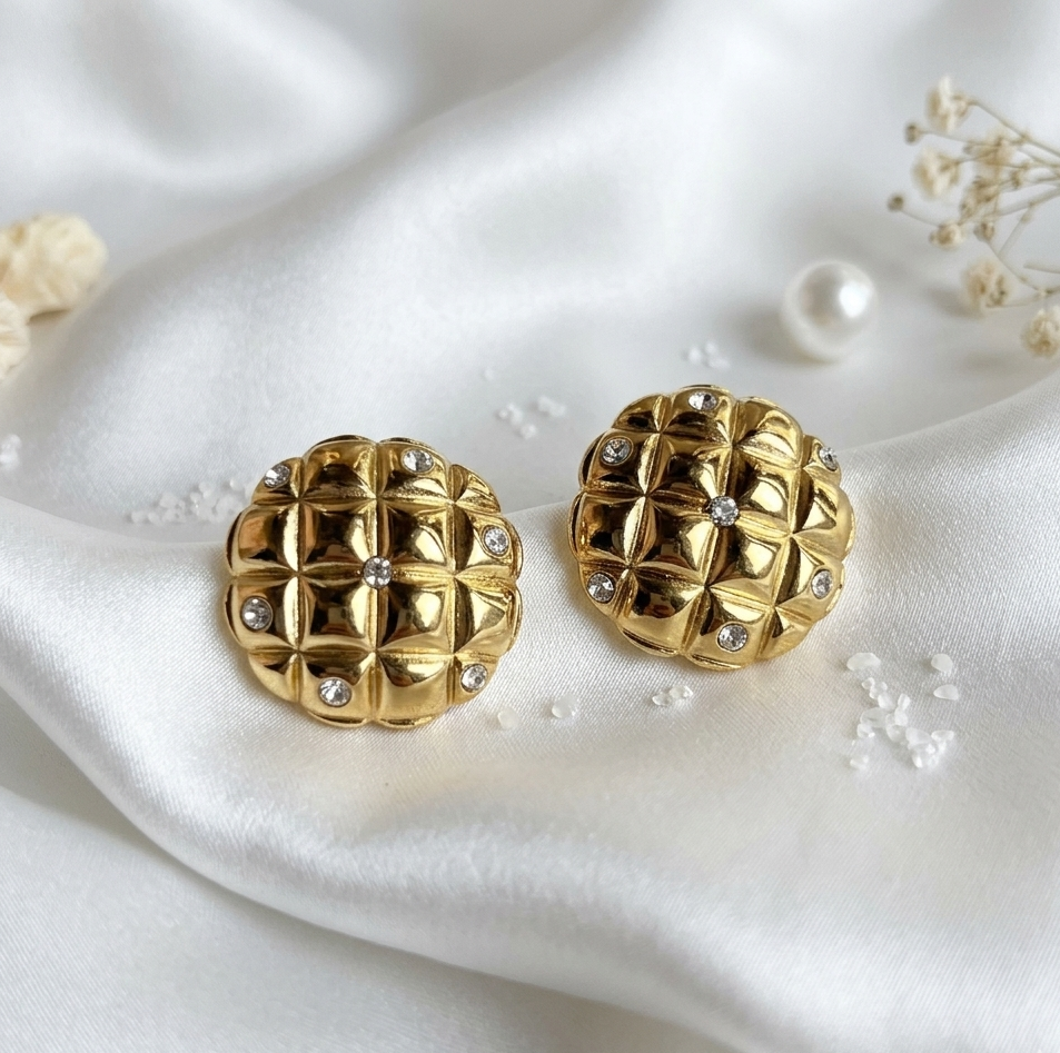 Round Shape Diamond Studded