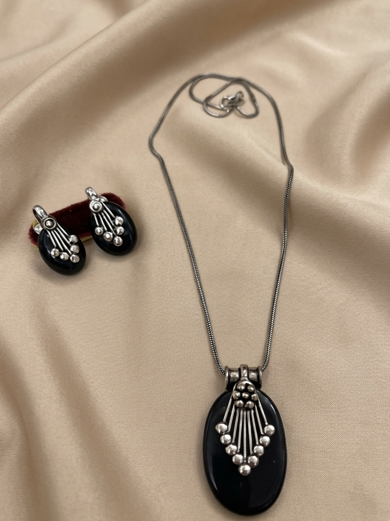 Oval Shaped Resin Pendant Set