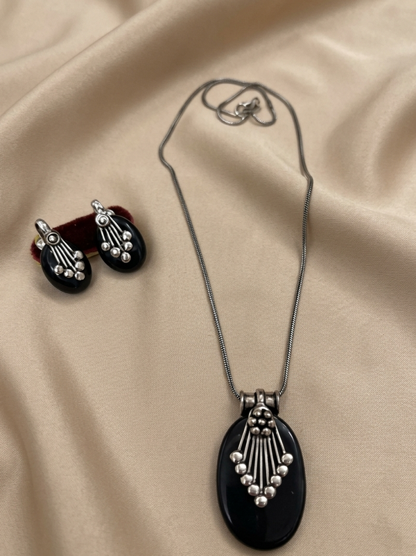 Oval Shaped Resin Pendant Set