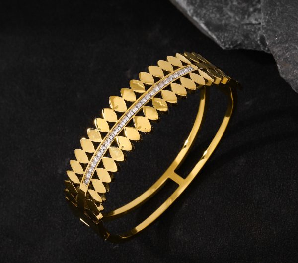 Anti-Tarnish Stylish Broad Bracelet
