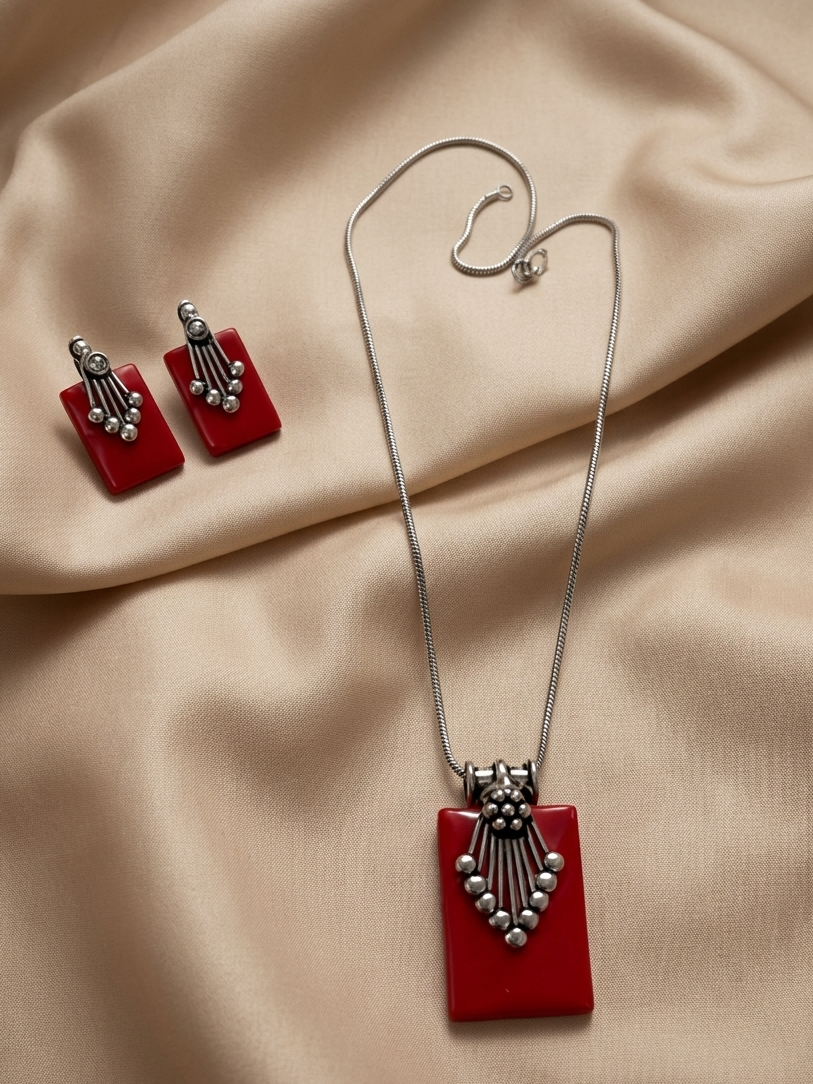 Silver Sandstone Square Style Classy Pendant Set