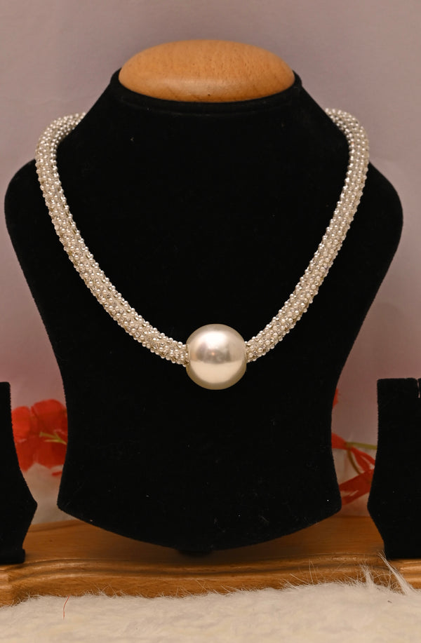 Elegant Statement Neckpiece