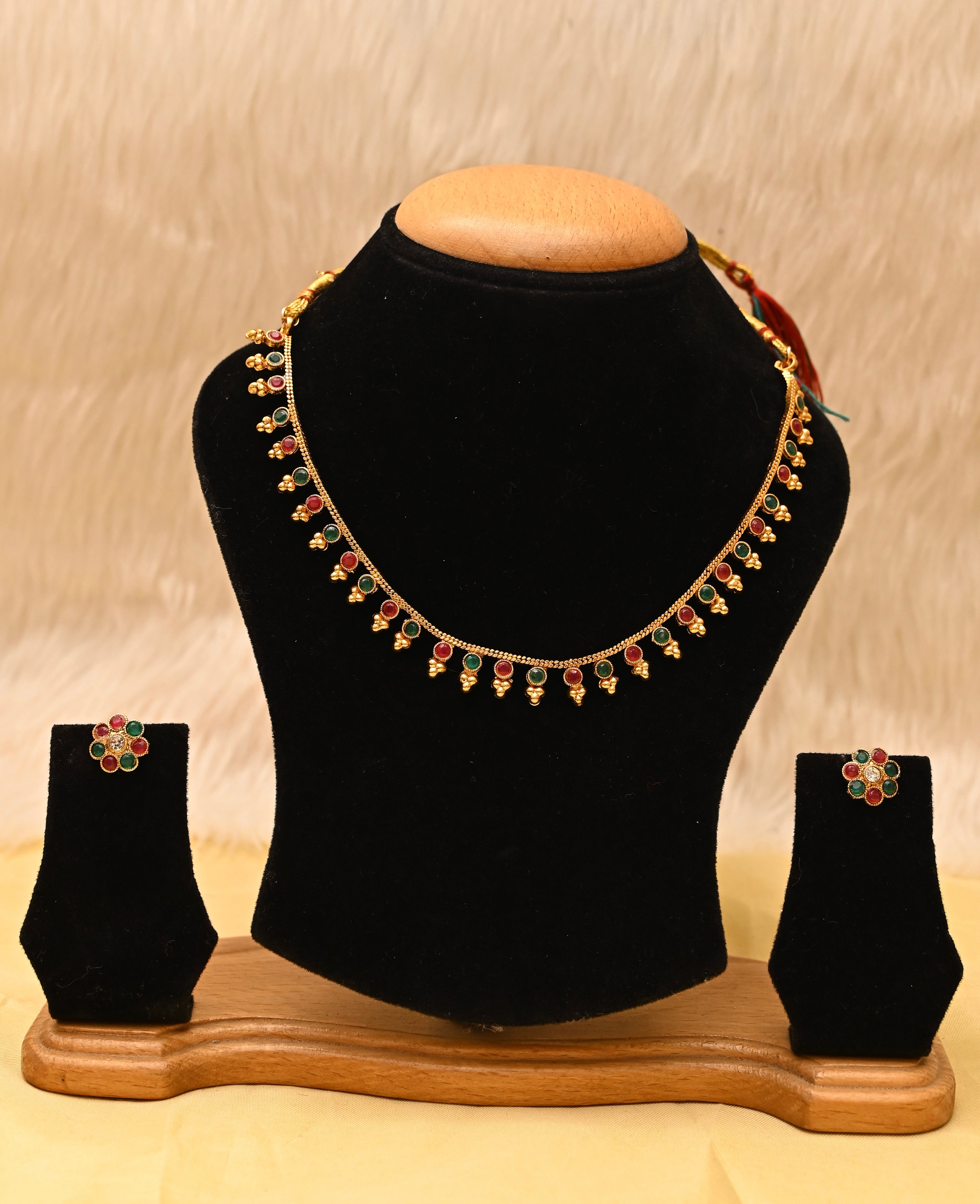 Traditional Choker Set