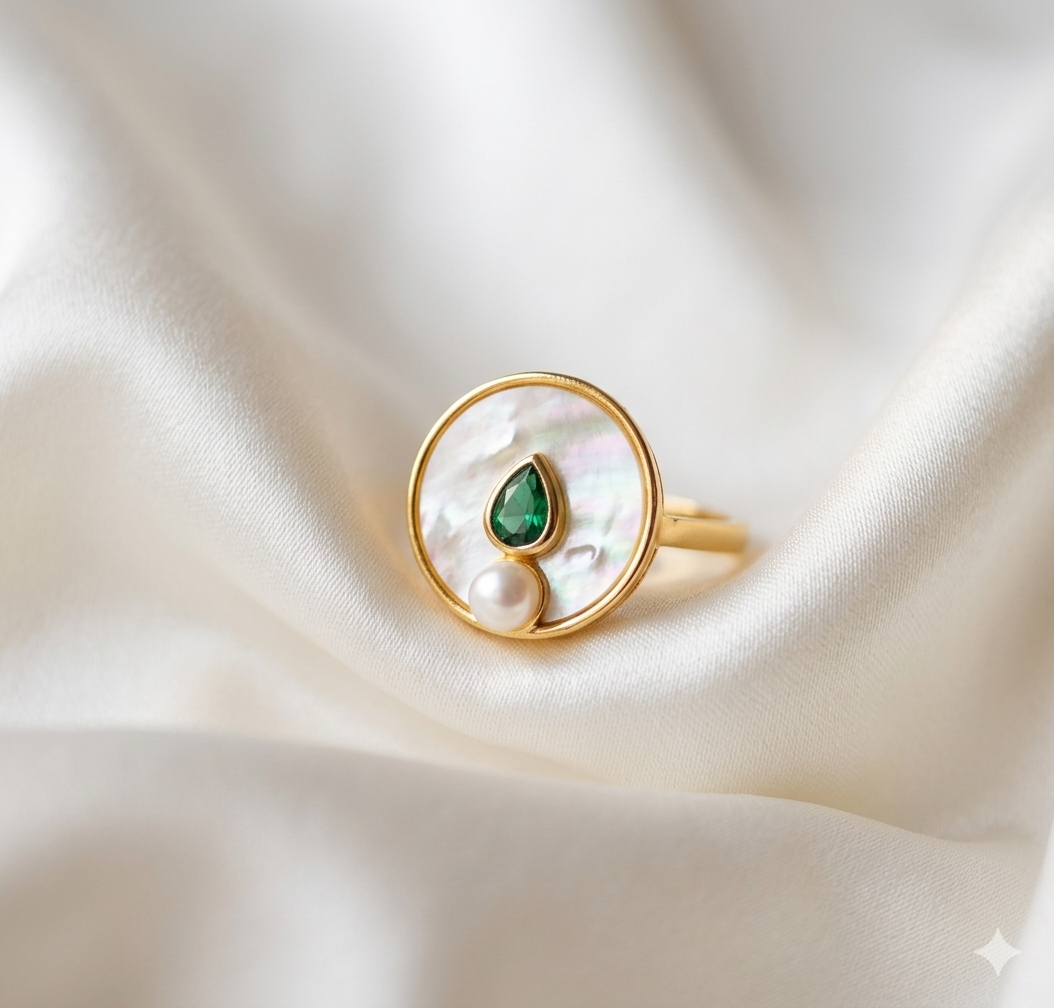 Round Shape Ring With Pearl And Green Stone