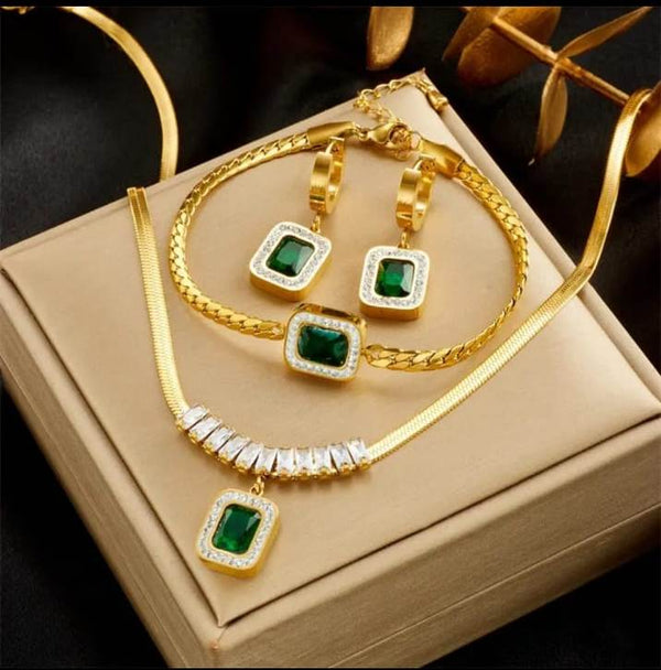 Emerald Green Pendant Set With Bracelet