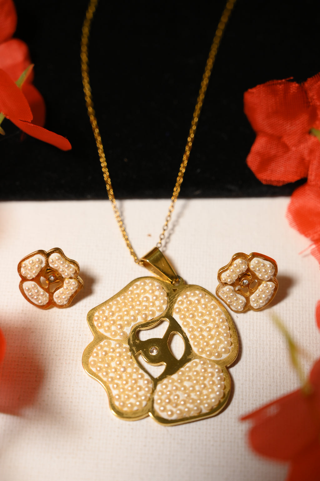 Flower With Tiny Pearls Gold Plated Pendant Set