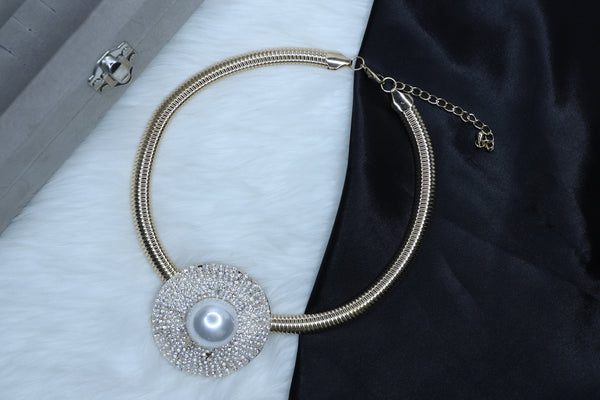 Magnetic Gold Hasli Necklace