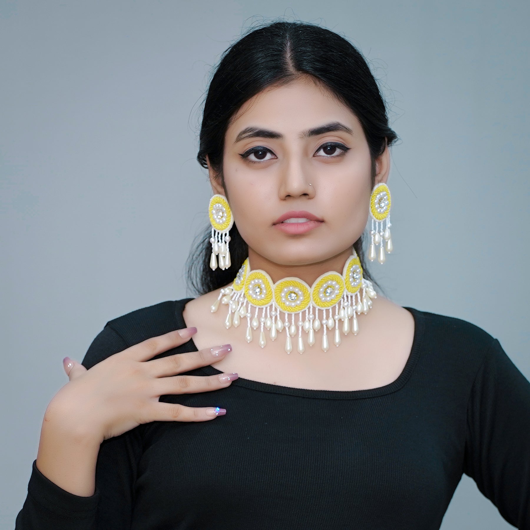 Handmade Round Shaped Pearl Choker Set