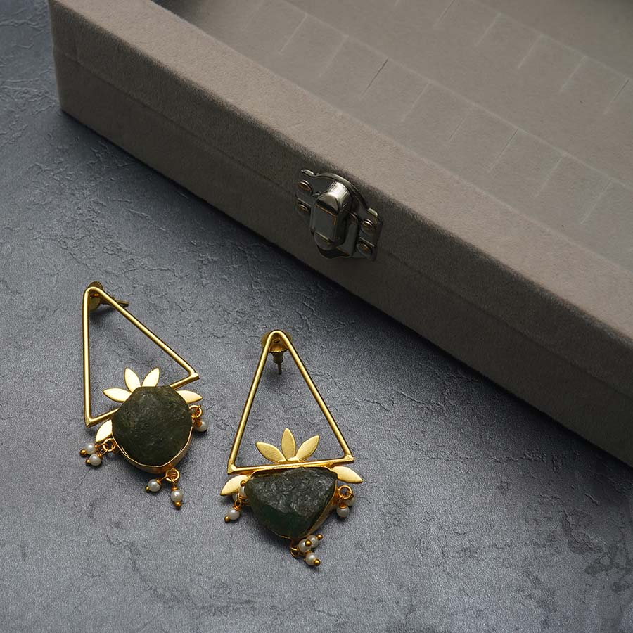 Triangle Shaped Monalisa Stone Earring with Pearls