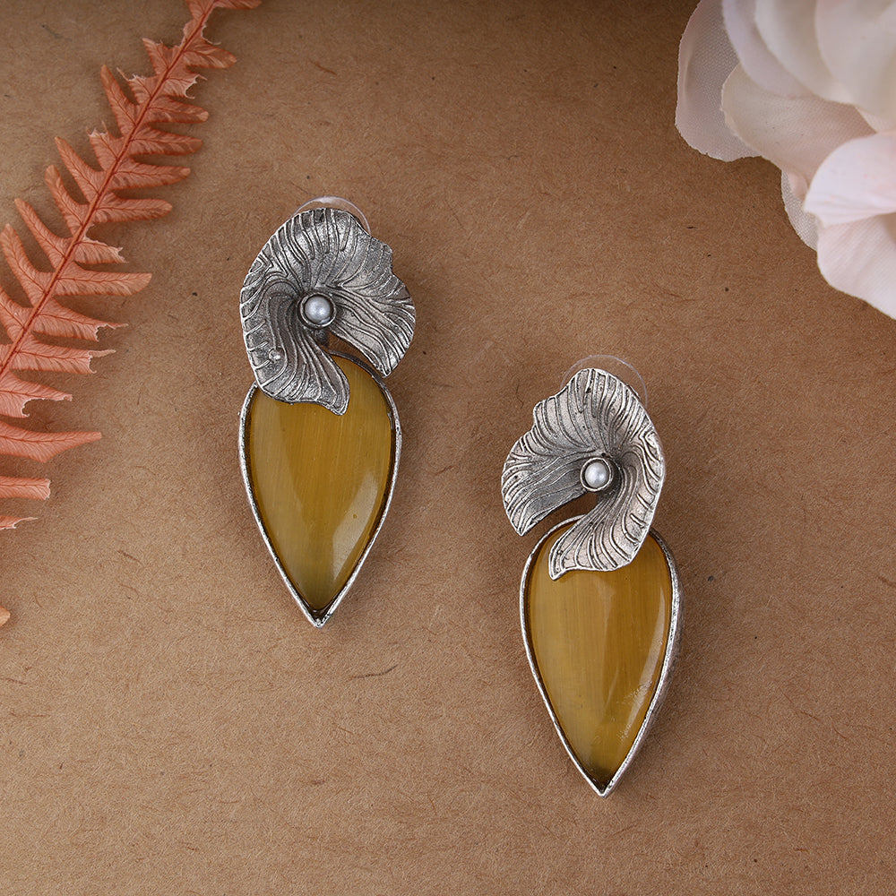 Lotus Leaf Design Earring with Monalisa Stone