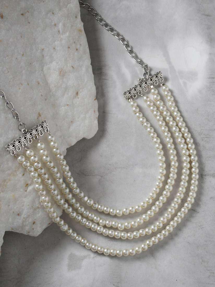 White Pearls Choker