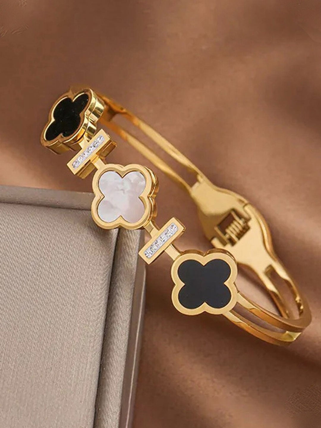 Anti-Tarnish Clover Leaf Bracelet