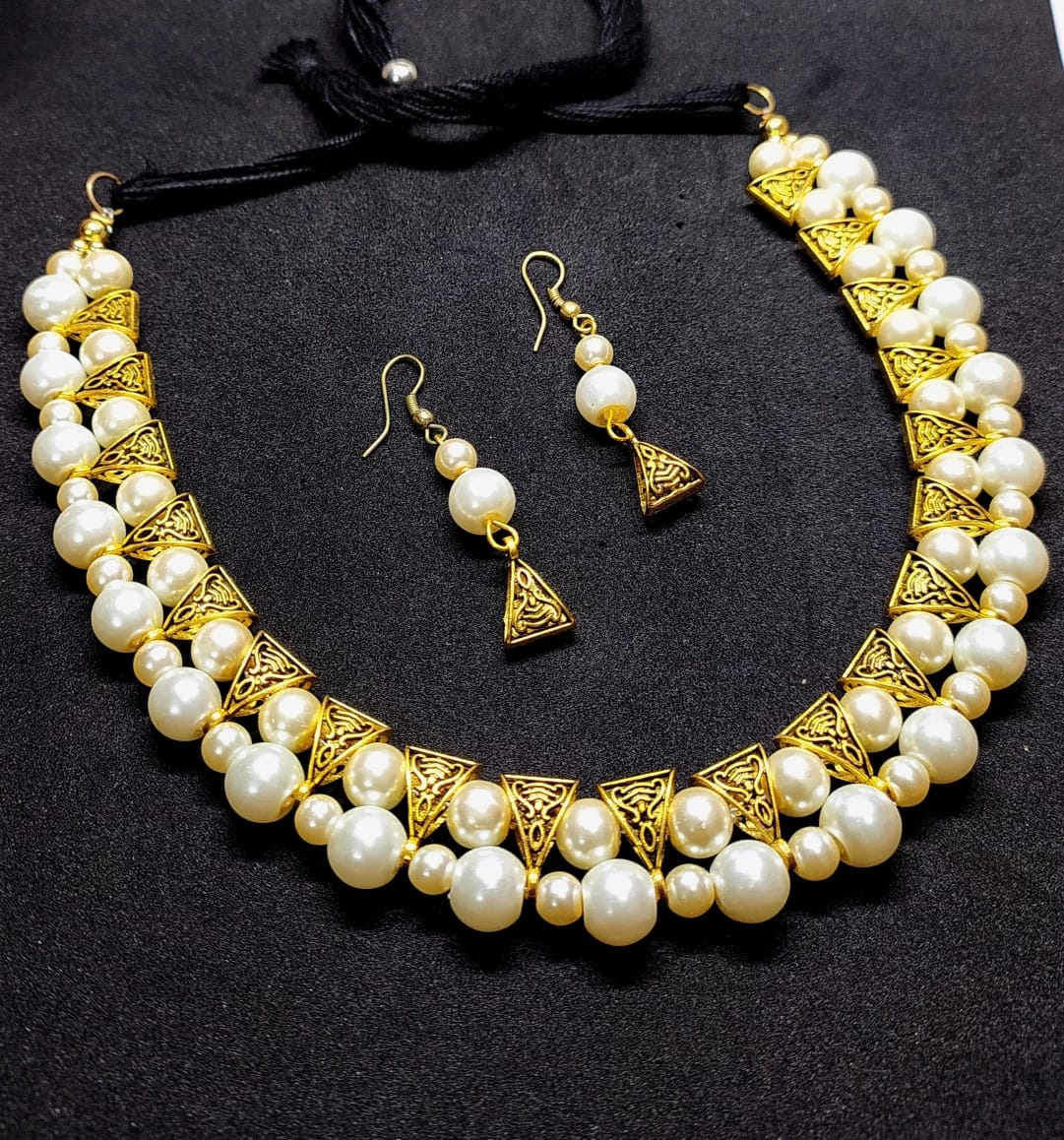 Gold Oxidized Pearl Neckpiece