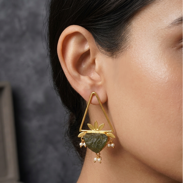 Triangle Shaped Monalisa Stone Earring with Pearls