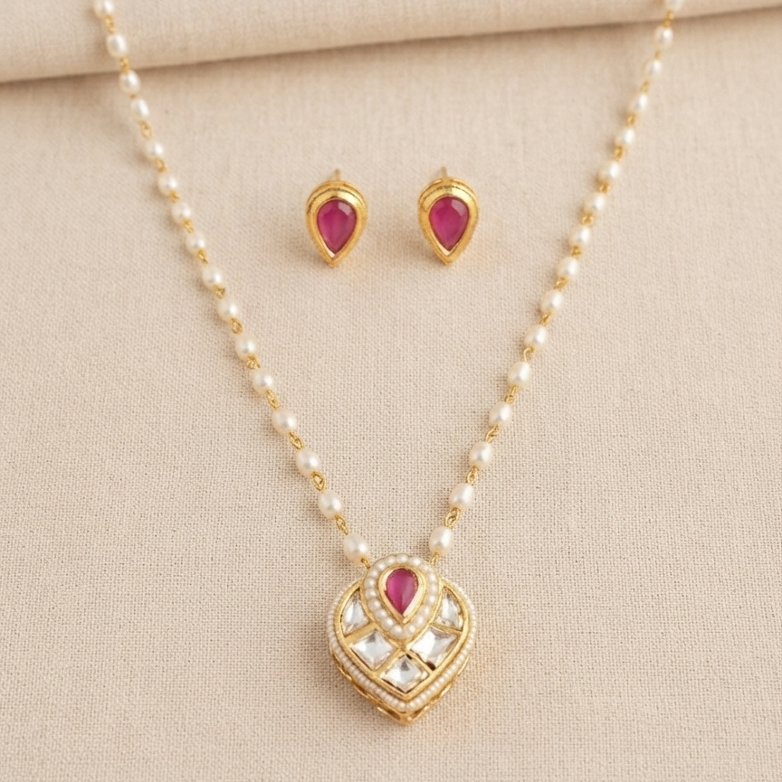 Paan Style Kundan Pendant Sets