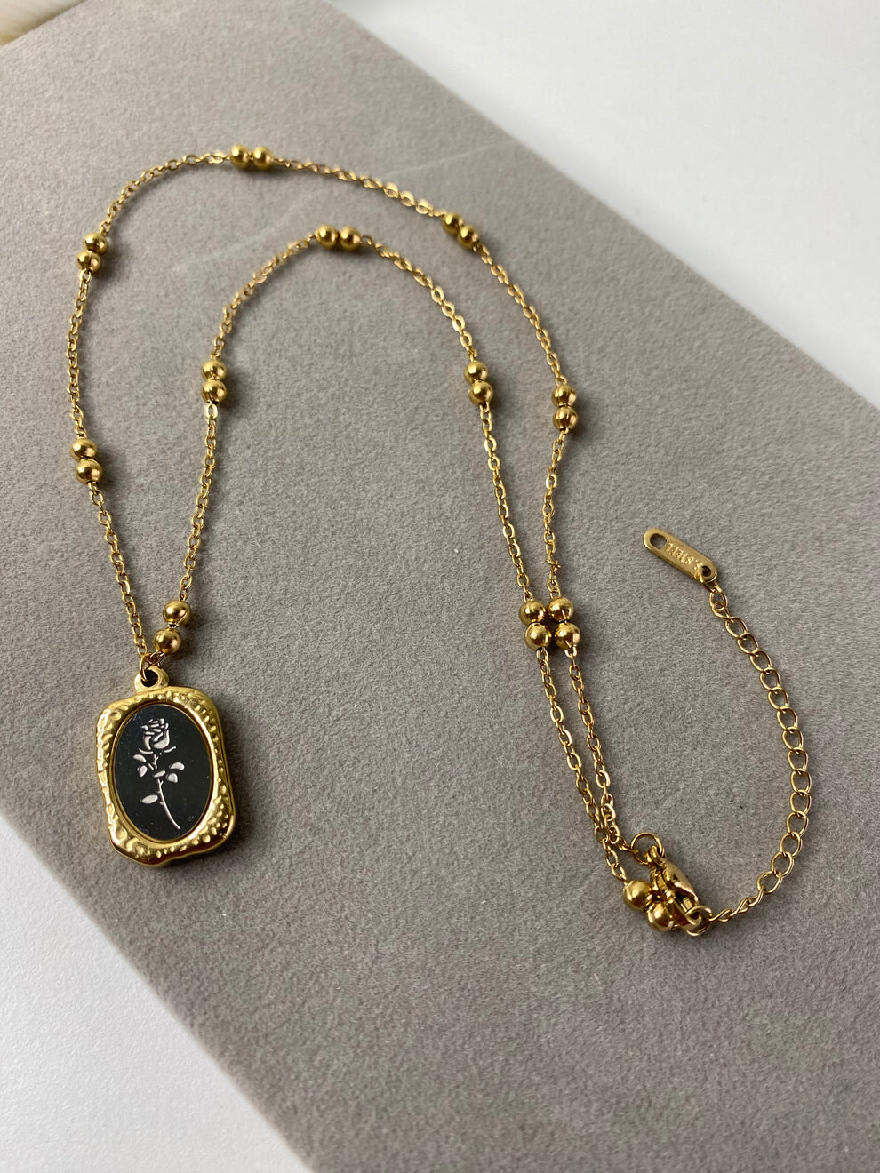 Anti -tarnish Rose Pendent Set