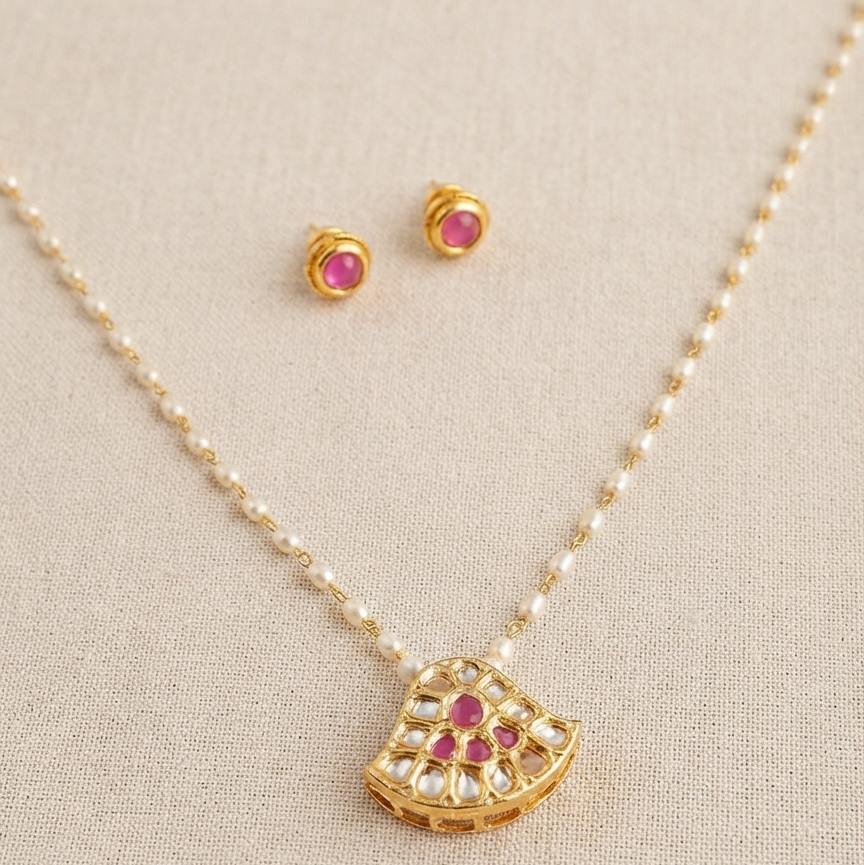 Kundan Meraki Pendant and Studs with Pearl