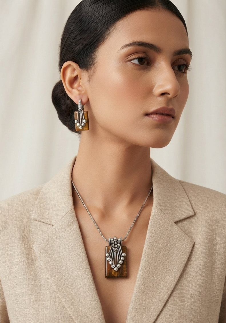 Silver Sandstone Square Style Classy Pendant Set