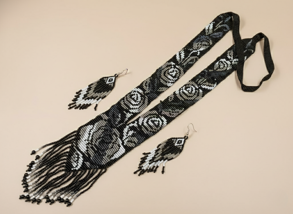 Flower Design Black & White Beads Necklace