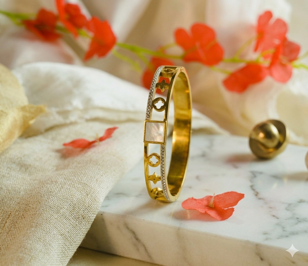 Mother Pearl Diamond Studded Bracelet